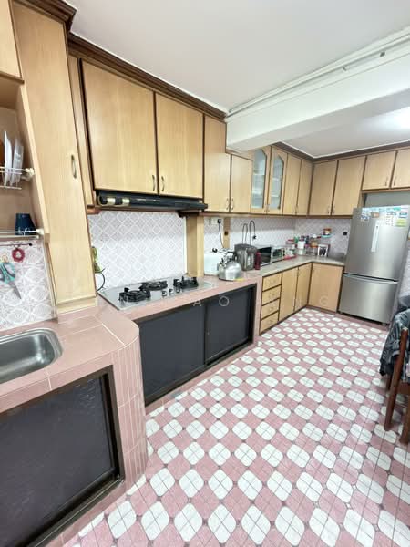 18 Bedok South Road HDB Flat For Sale at S$ 500,000 | PropertyGuru Singapore - Kitchen