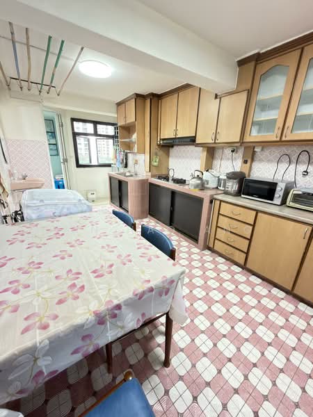 18 Bedok South Road HDB Flat For Sale at S$ 500,000 | PropertyGuru Singapore - Kitchen