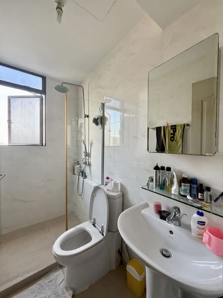 Goldhill Towers Apartment For Sale at S$ 3,850,000 | PropertyGuru Singapore - Bathroom