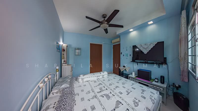 180B Rivervale Crescent HDB Flat For Sale at S$ 545,000 | PropertyGuru Singapore - Master Bedroom