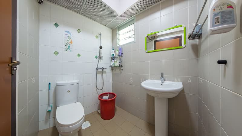 180B Rivervale Crescent HDB Flat For Sale at S$ 545,000 | PropertyGuru Singapore - Common Bathroom
