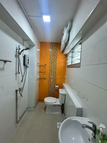 340 Choa Chu Kang Loop, 340 Choa Chu Kang Loop, 2 Bedrooms, 1,140 sqft, HDB Flat For Rent, by Anthony Sentosa, 500059768 - Common Bathroom - PropertyGuru.com.sg