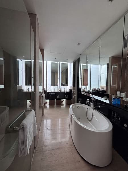 Charming bungalow with pool on elevated ground, Camborne Road, 5 Bedrooms, 6,000 sqft, Detached House For Rent, by Ngo Tong Hang, 500059771 - Bathroom - PropertyGuru.com.sg