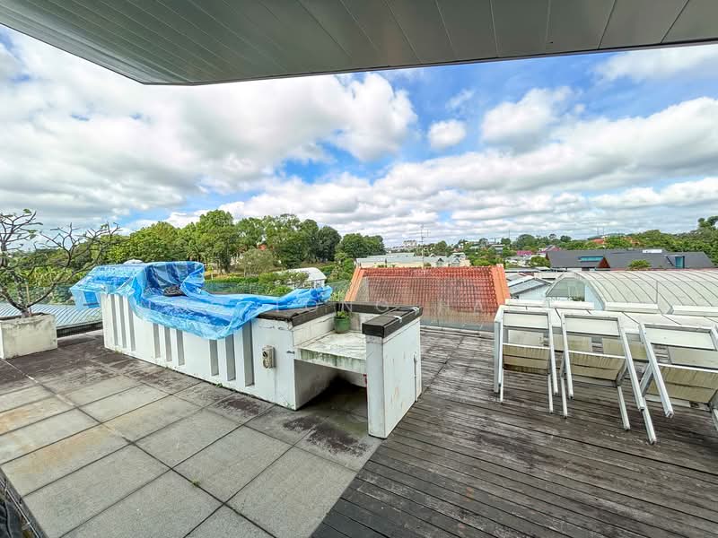 Charming bungalow with pool on elevated ground, Camborne Road, 5 Bedrooms, 6,000 sqft, Detached House For Rent, by Ngo Tong Hang, 500059771 - Attic - PropertyGuru.com.sg