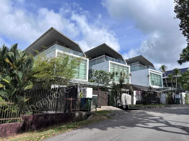 Charming bungalow with pool on elevated ground, Camborne Road, 5 Bedrooms, 6,000 sqft, Detached House For Rent, by Ngo Tong Hang, 500059771 - Exterior - PropertyGuru.com.sg