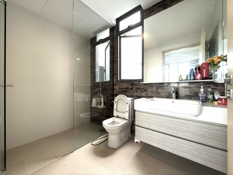The Luxurie Condominium For Sale at S$ 1,850,000 | PropertyGuru Singapore - Bathroom