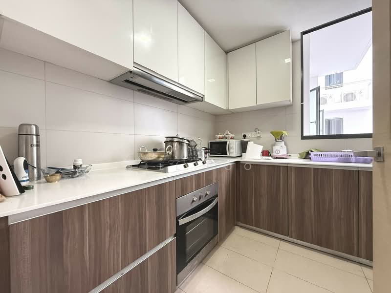 The Luxurie Condominium For Sale at S$ 1,850,000 | PropertyGuru Singapore - Kitchen