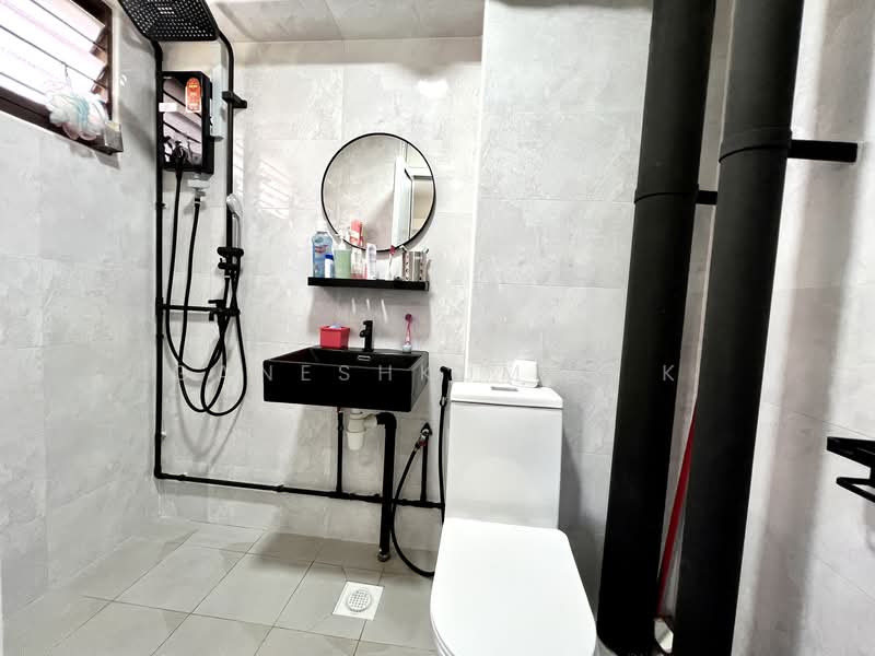 225 Bishan Street 23 HDB Flat For Sale at S$ 768,000 | PropertyGuru Singapore - Bathroom