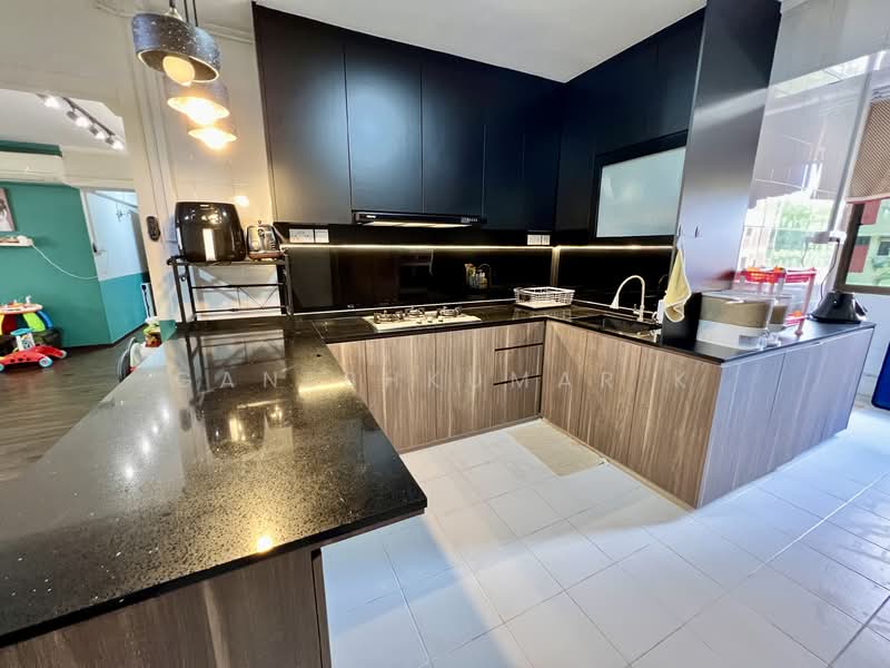 225 Bishan Street 23 HDB Flat For Sale at S$ 768,000 | PropertyGuru Singapore - Kitchen