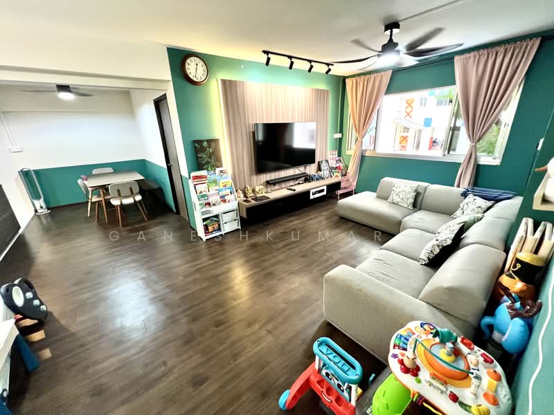 225 Bishan Street 23 HDB Flat For Sale at S$ 768,000 | PropertyGuru Singapore - Living Room