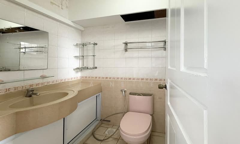 158B Rivervale Crescent HDB Flat For Sale at S$ 638,000 | PropertyGuru Singapore - Bathroom