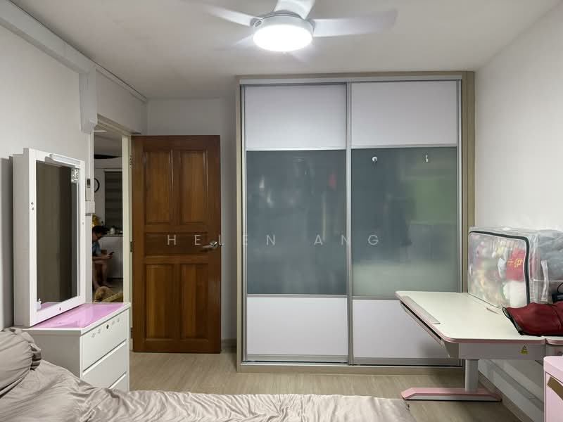 168 Stirling Road HDB Flat For Sale at S$ 398,000 | PropertyGuru Singapore - Bedroom