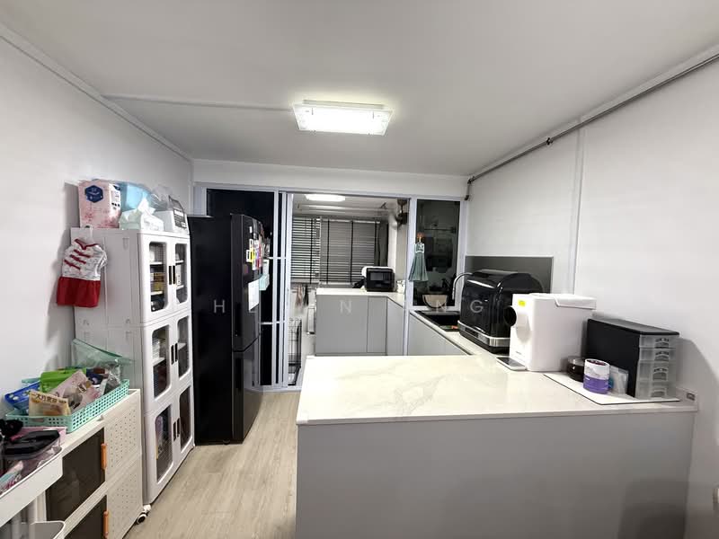 168 Stirling Road HDB Flat For Sale at S$ 398,000 | PropertyGuru Singapore - Kitchen