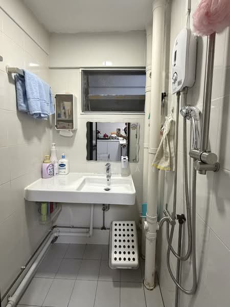 168 Stirling Road HDB Flat For Sale at S$ 398,000 | PropertyGuru Singapore - Bathroom