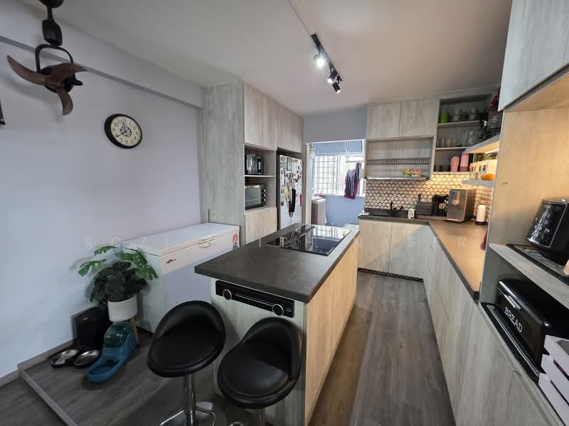 421 Woodlands Street 41 HDB Flat For Sale at S$ 660,000 | PropertyGuru Singapore - Kitchen