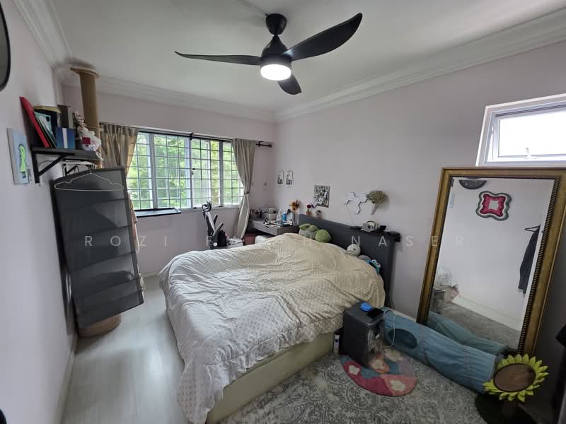 421 Woodlands Street 41 HDB Flat For Sale at S$ 660,000 | PropertyGuru Singapore - Bedroom