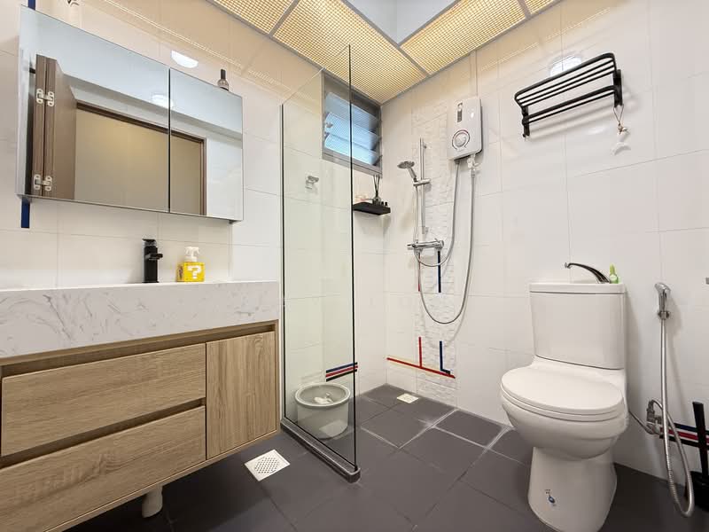 377B Hougang Street 32 HDB Flat For Sale at S$ 878,000 | PropertyGuru Singapore - Bathroom
