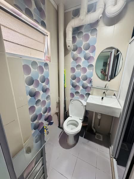 771 Choa Chu Kang Street 54 HDB Flat For Sale at S$ 750,000 | PropertyGuru Singapore - Bathroom