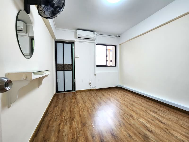 729 Clementi West Street 2, 729 Clementi West Street 2, 2 Bedrooms, 731 sqft, HDB Flat For Rent, by Adeline Low, 500059901 - Master Bedroom with Attached Bath - PropertyGuru.com.sg