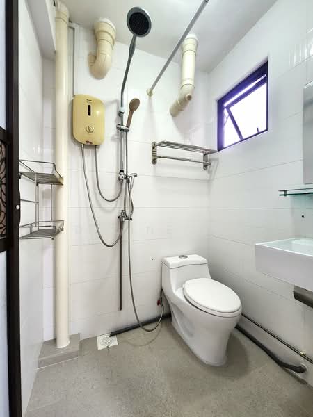 729 Clementi West Street 2, 729 Clementi West Street 2, 2 Bedrooms, 731 sqft, HDB Flat For Rent, by Adeline Low, 500059901 - Master Bath - PropertyGuru.com.sg