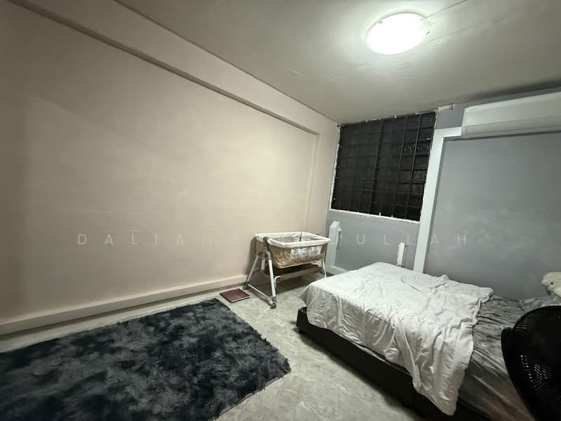 17 Eunos Crescent HDB Flat For Sale at S$ 378,000 | PropertyGuru Singapore - Bedroom