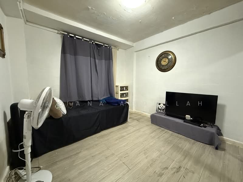 17 Eunos Crescent HDB Flat For Sale at S$ 378,000 | PropertyGuru Singapore - Bedroom