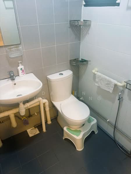 616 Bedok Reservoir Road, 616 Bedok Reservoir Road, 2 Bedrooms, 721 sqft, HDB Flat For Rent, by Darren Junior Ang, 500059922 - Bathroom - PropertyGuru.com.sg