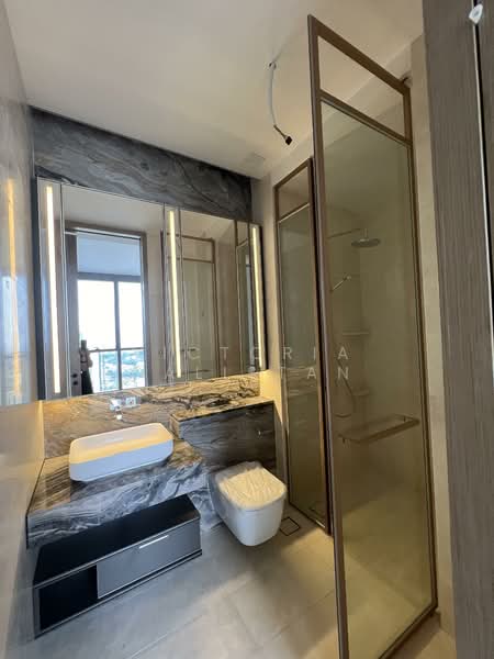 Hyll on Holland Condominium For Sale at S$ 1,950,000 | PropertyGuru Singapore - Bathroom