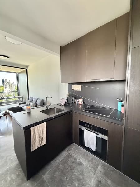 Hyll on Holland, 89 Holland Road, 2 Bedrooms, 657 sqft, Condominium For Sale, by Victoria Galistan, 500059929 - Kitchen - PropertyGuru.com.sg