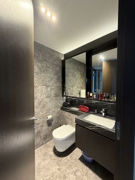 Hyll on Holland, 89 Holland Road, 2 Bedrooms, 657 sqft, Condominium For Sale, by Victoria Galistan, 500059929 - Bathroom - PropertyGuru.com.sg
