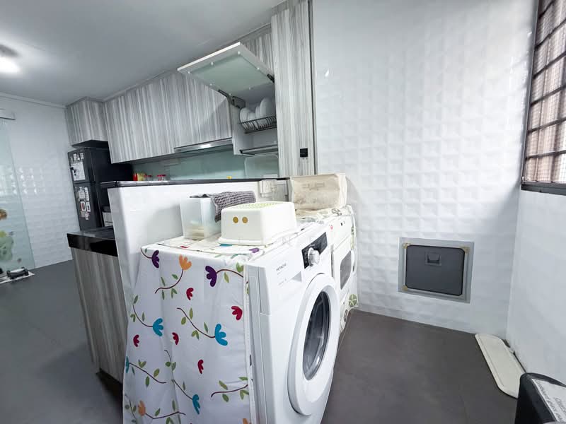 533 Ang Mo Kio Avenue 5 HDB Flat For Sale at S$ 420,000 | PropertyGuru Singapore - Kitchen