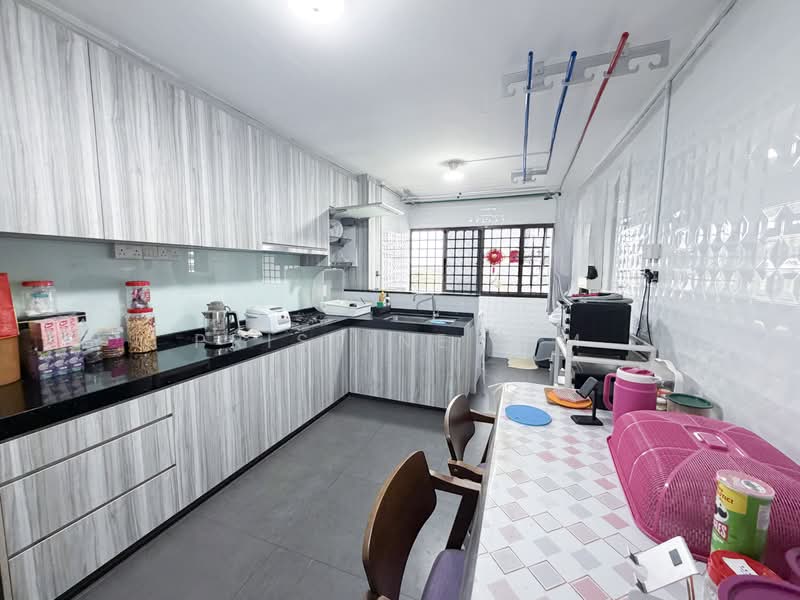 533 Ang Mo Kio Avenue 5 HDB Flat For Sale at S$ 420,000 | PropertyGuru Singapore - Kitchen