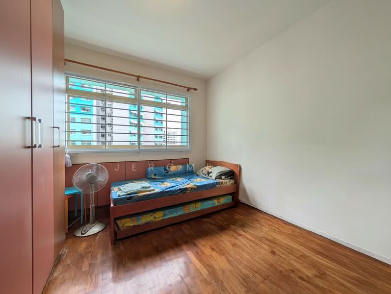138 Edgedale Plains HDB Flat For Sale at S$ 600,000 | PropertyGuru Singapore - Bedroom 2 View 2
