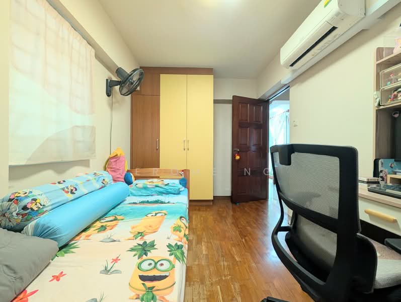 138 Edgedale Plains HDB Flat For Sale at S$ 600,000 | PropertyGuru Singapore - Bedroom 3 View 1