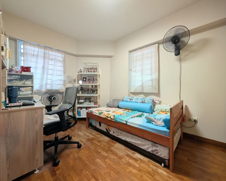 138 Edgedale Plains HDB Flat For Sale at S$ 600,000 | PropertyGuru Singapore - Bedroom 3 View 2