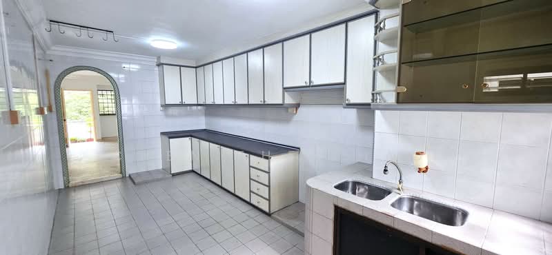 322 Ang Mo Kio Avenue 3 HDB Flat For Sale at S$ 500,000 | PropertyGuru Singapore - Spacious Kitchen
