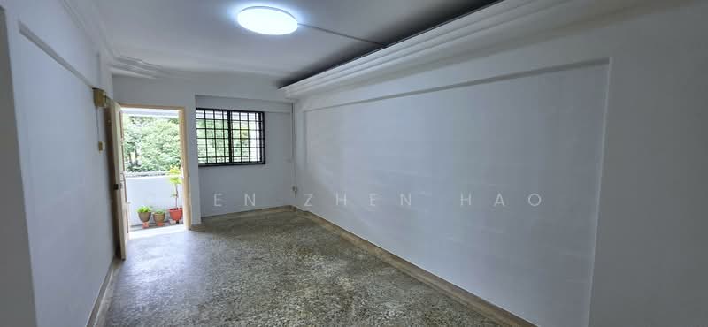 322 Ang Mo Kio Avenue 3 HDB Flat For Sale at S$ 500,000 | PropertyGuru Singapore - Spacious Hall