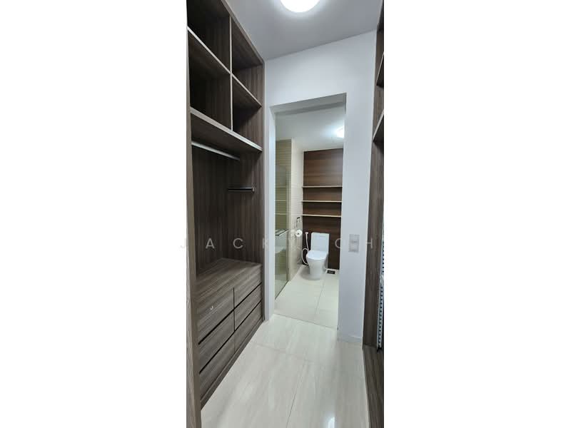 Sky Vue, 3 Bishan Street 15, 1 Bedroom, 495 sqft, Condominium For Rent, by Jacky Oh, 500059946 - Walk in wardrobe - PropertyGuru.com.sg