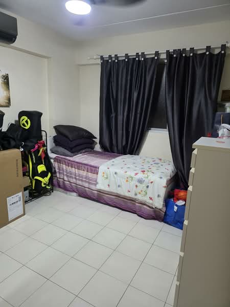 135 Simei Street 1 HDB Flat For Sale at S$ 610,000 | PropertyGuru Singapore - Bedroom