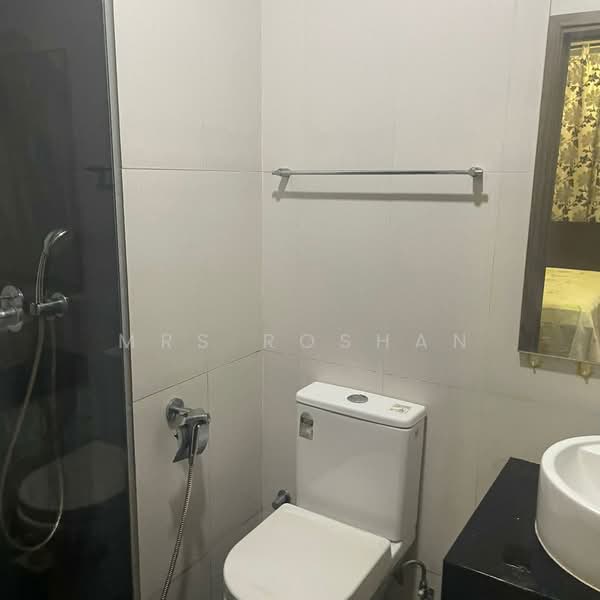 Parc Rosewood, 77 Rosewood Drive, 1 Bedroom, 431 sqft, Condominium For Rent, by Mrs Roshan, 500059965 - Bathroom - PropertyGuru.com.sg