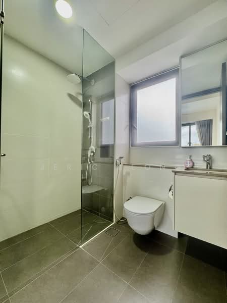 The Gazania Condominium For Sale at S$ 3,500,000 | PropertyGuru Singapore - Bathroom