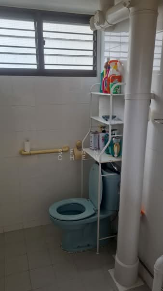 423 Bedok North Avenue 1 HDB Flat For Sale at S$ 408,000 | PropertyGuru Singapore - Bathroom