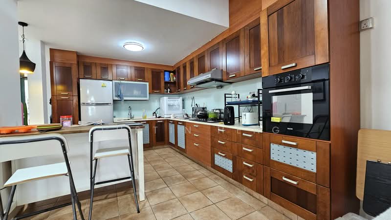Windsor Park Estate, Windsor Park Road, 5 Bedrooms, 2,594 sqft, Terraced House For Rent, by Justin Heng, 500059983 - Kitchen - PropertyGuru.com.sg