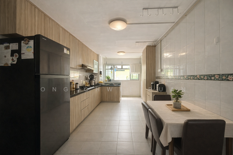 413 Ang Mo Kio Avenue 10 HDB Flat For Sale at S$ 550,000 | PropertyGuru Singapore - Kitchen