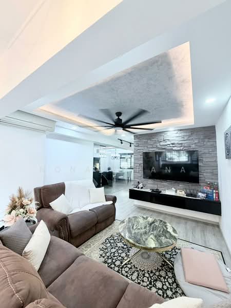 648 Woodlands Ring Road HDB Flat For Sale at S$ 880,000 | PropertyGuru Singapore - Living Room