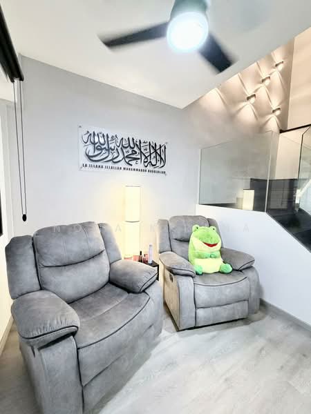 648 Woodlands Ring Road HDB Flat For Sale at S$ 880,000 | PropertyGuru Singapore - Living Room