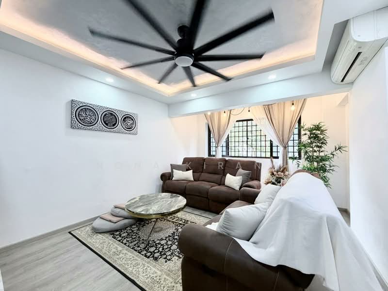 648 Woodlands Ring Road HDB Flat For Sale at S$ 880,000 | PropertyGuru Singapore - Living Room