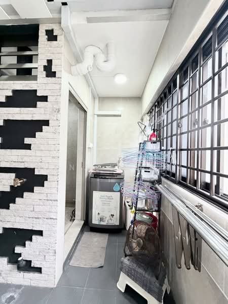 648 Woodlands Ring Road HDB Flat For Sale at S$ 880,000 | PropertyGuru Singapore - Balcony