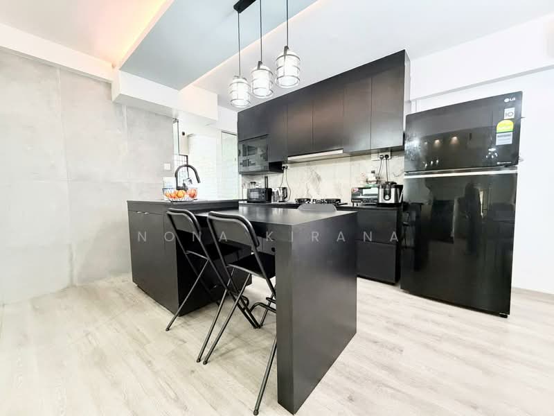 648 Woodlands Ring Road HDB Flat For Sale at S$ 880,000 | PropertyGuru Singapore - Kitchen