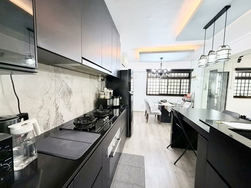 648 Woodlands Ring Road HDB Flat For Sale at S$ 880,000 | PropertyGuru Singapore - Kitchen